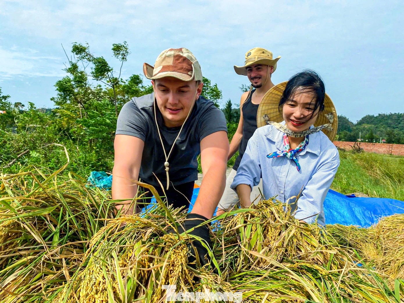 Khach gat lua bat cua anh 12