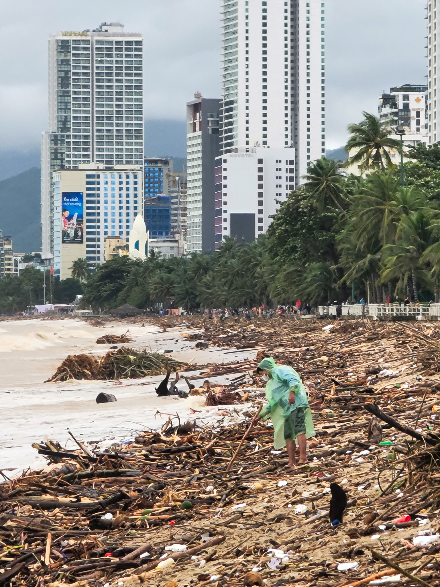 Biển Nha Trang sau lũ ảnh 3 Bien Nha Trang sau lu anh 3