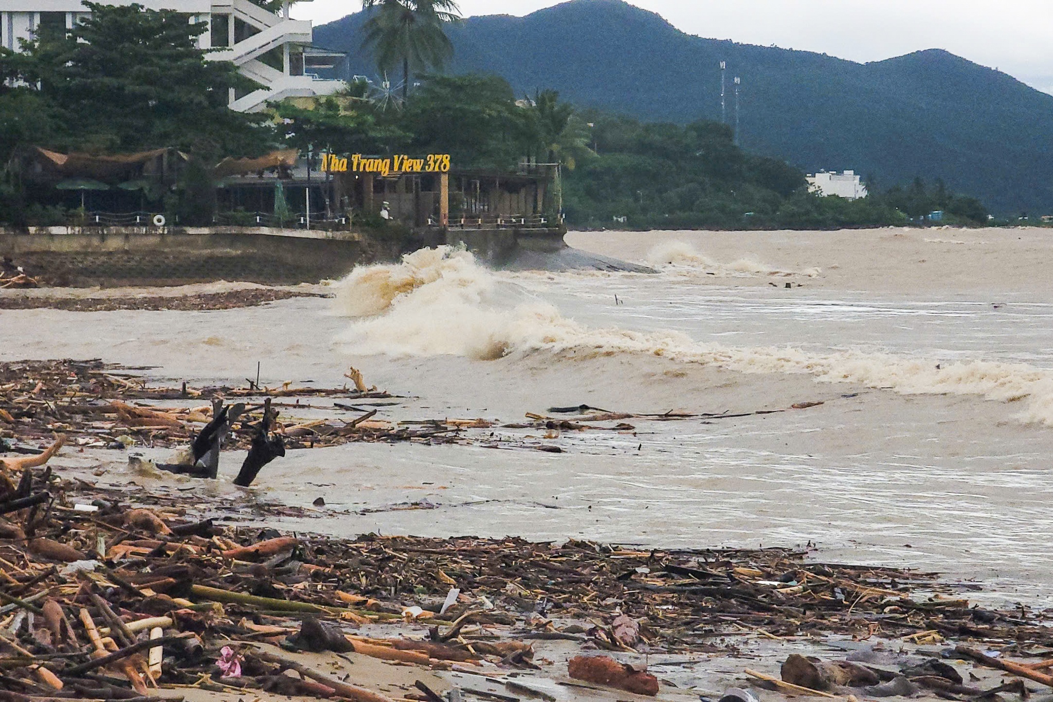 Bien Nha Trang sau lu anh 8