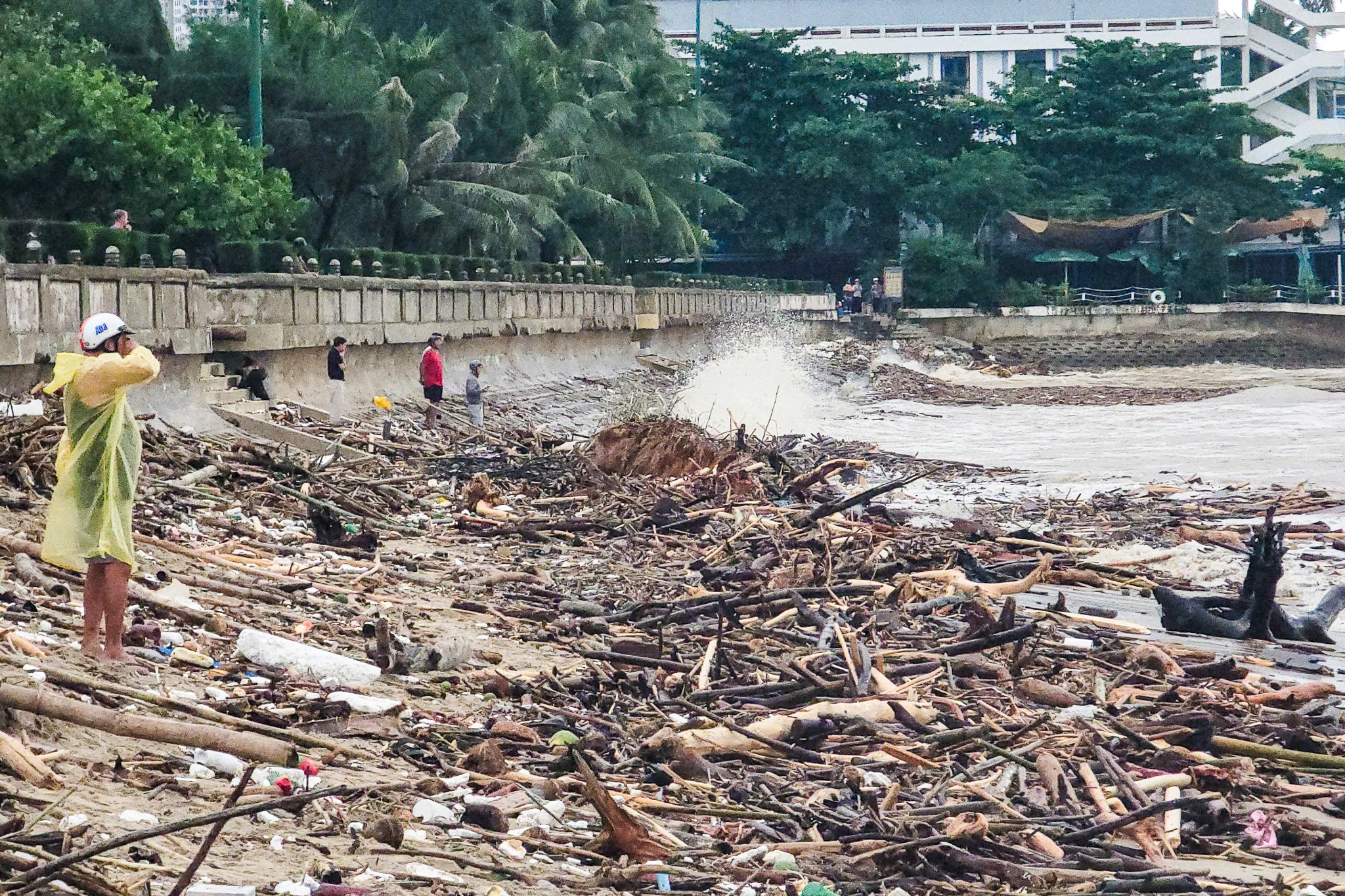 Biển Nha Trang sau lũ ảnh 1 Bien Nha Trang sau lu anh 1