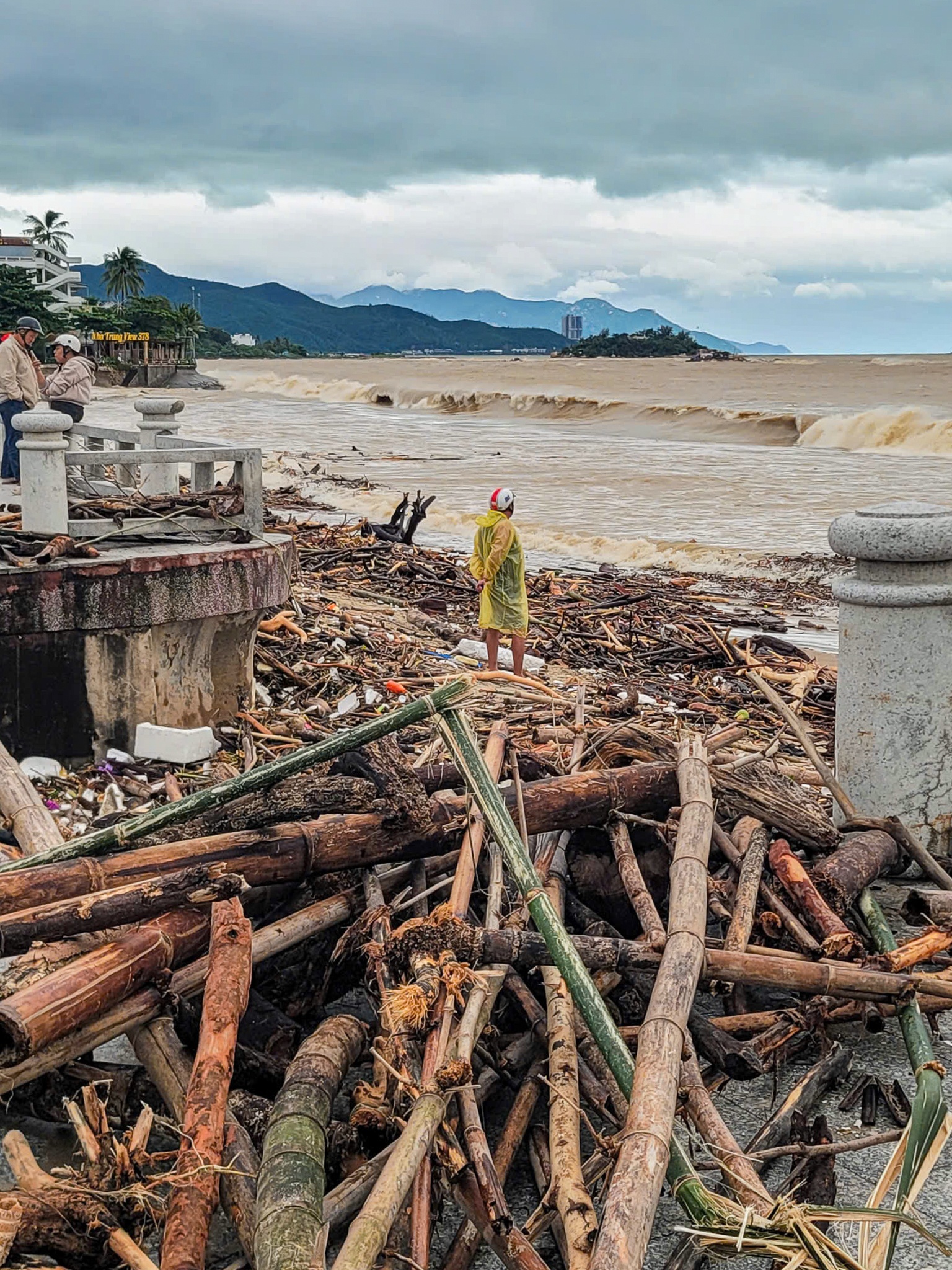 Bien Nha Trang sau lu anh 9