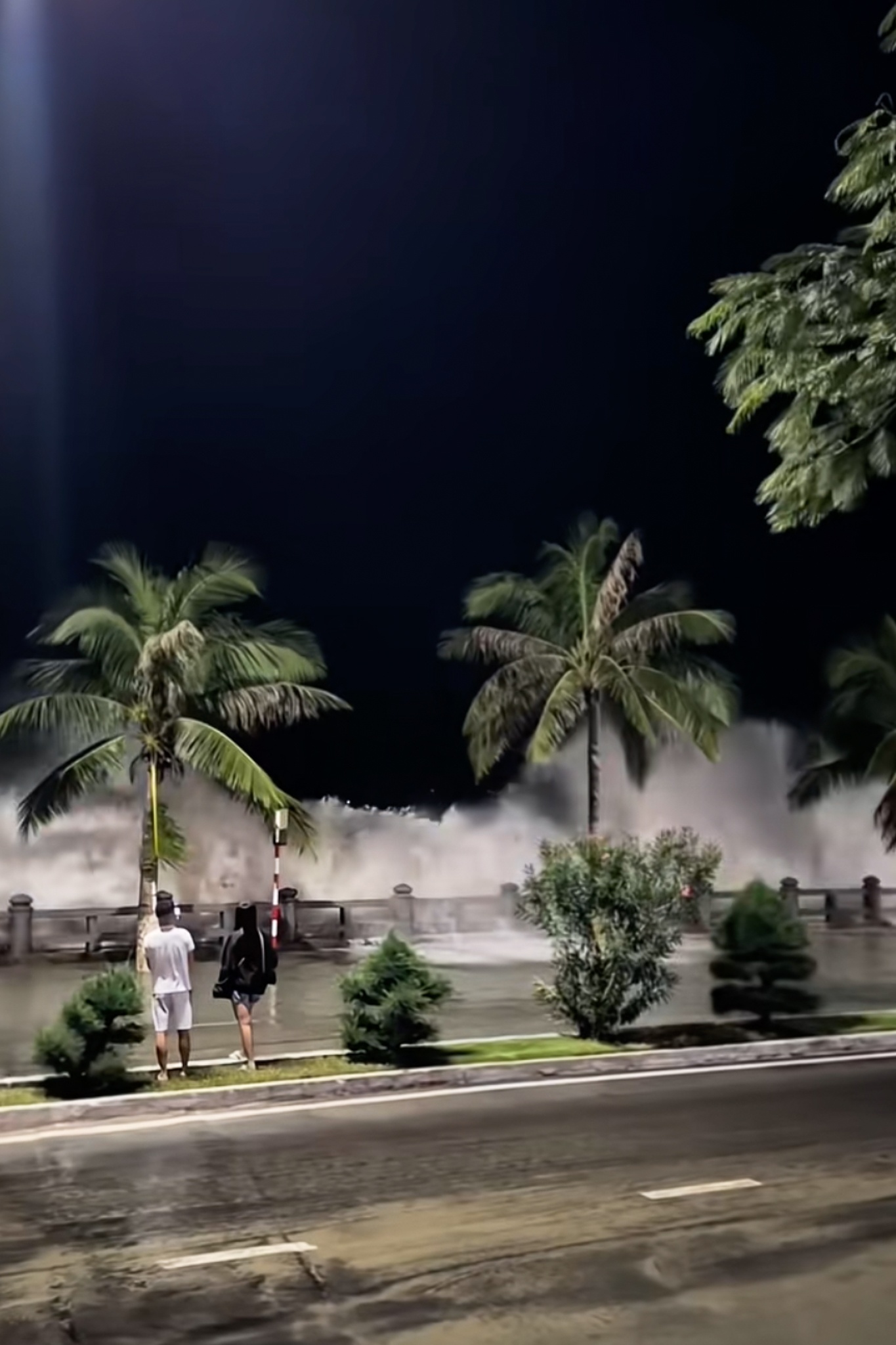 Song lon bien Nha Trang anh 2