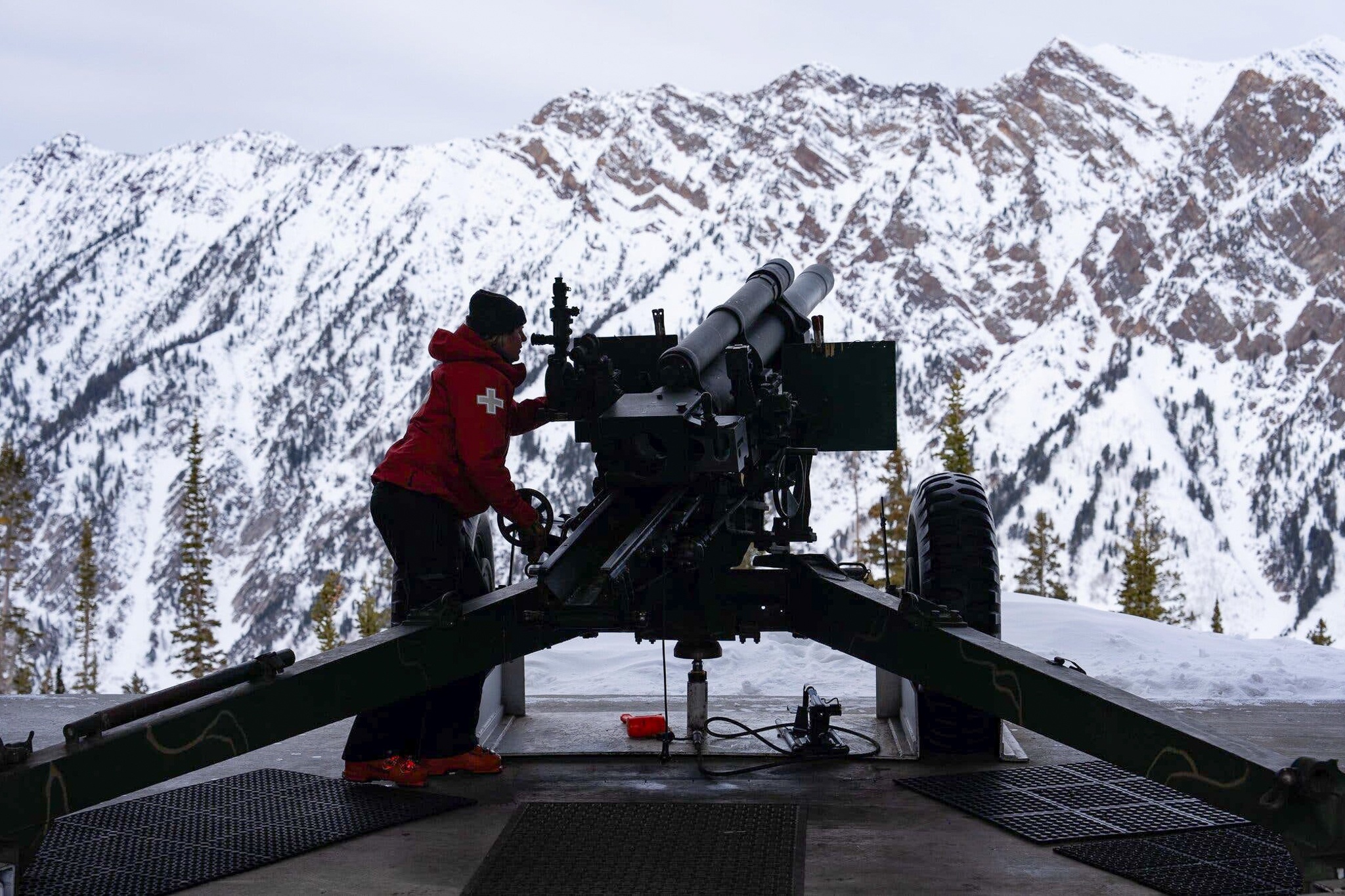 Ai dung sau nhung khu truot tuyet dat do o My? hinh anh