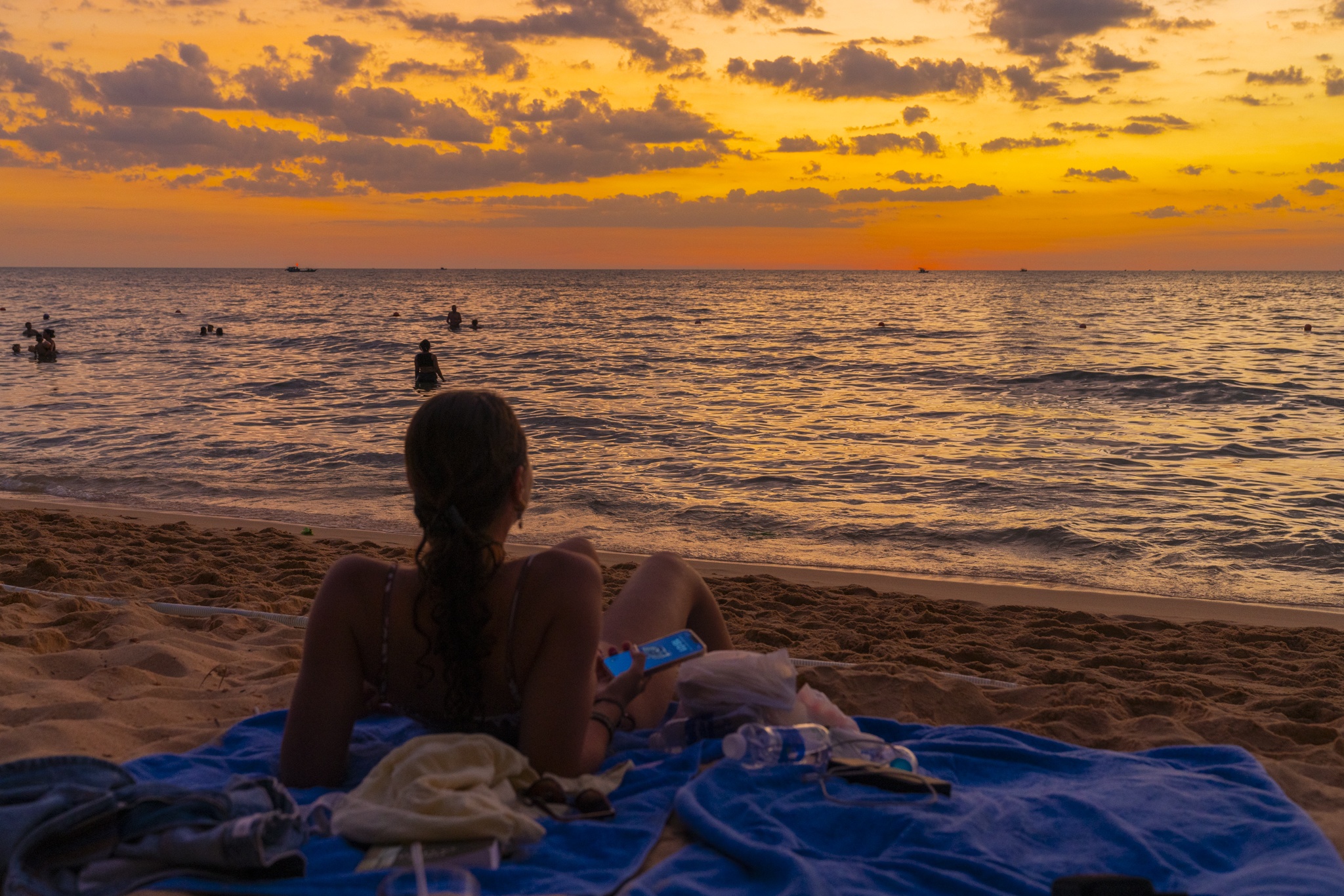 Kin cho ngam 'dac san' hoang hon tai beach bar Phu Quoc hinh anh