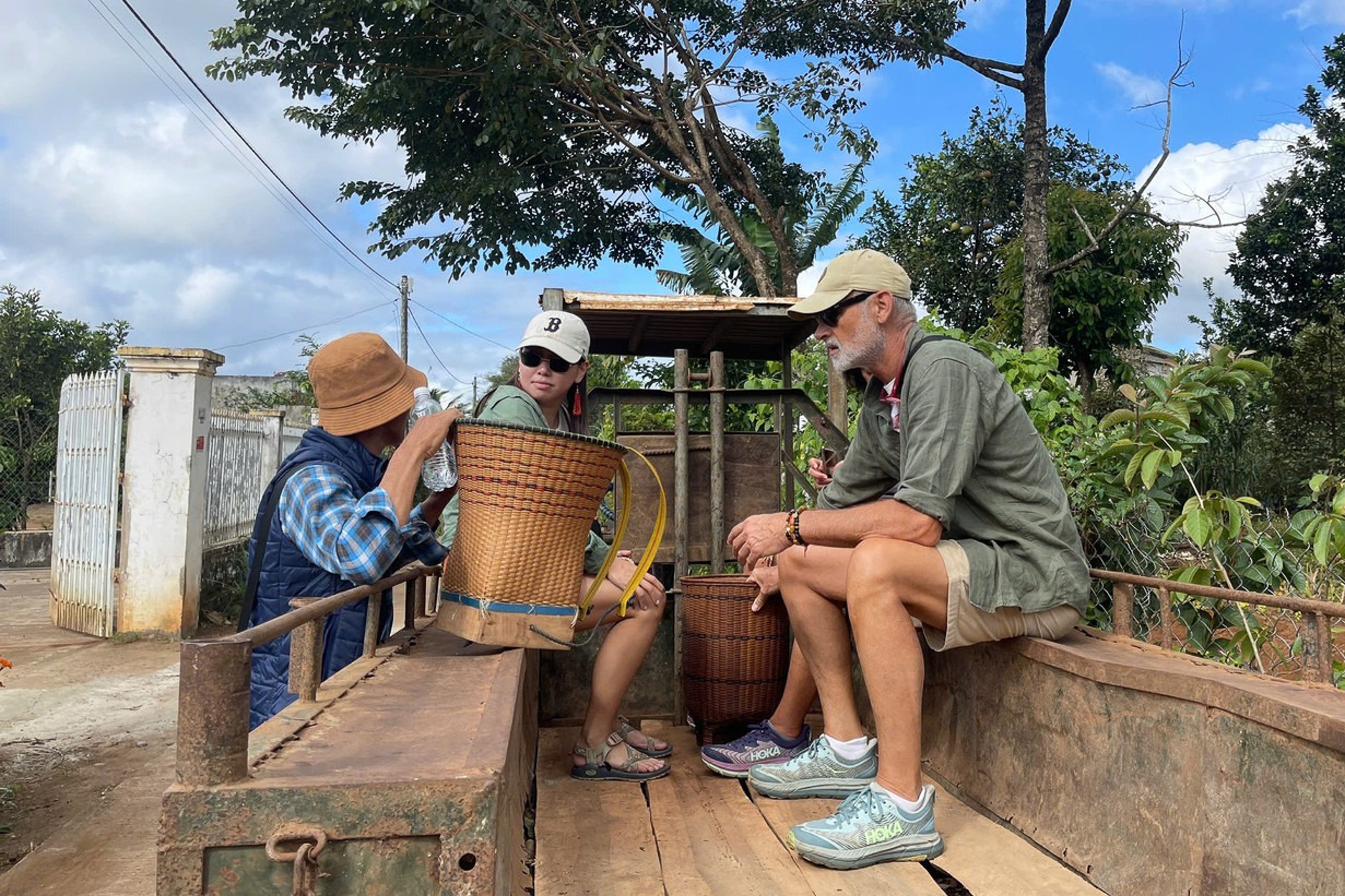 Khach Tay me tit trai nghiem len ray bang xe 'Lamborghini E De' hinh anh