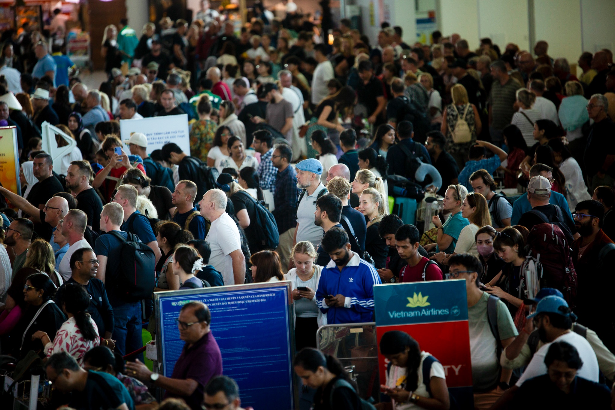 San bay Phu Quoc dong nghet hinh anh