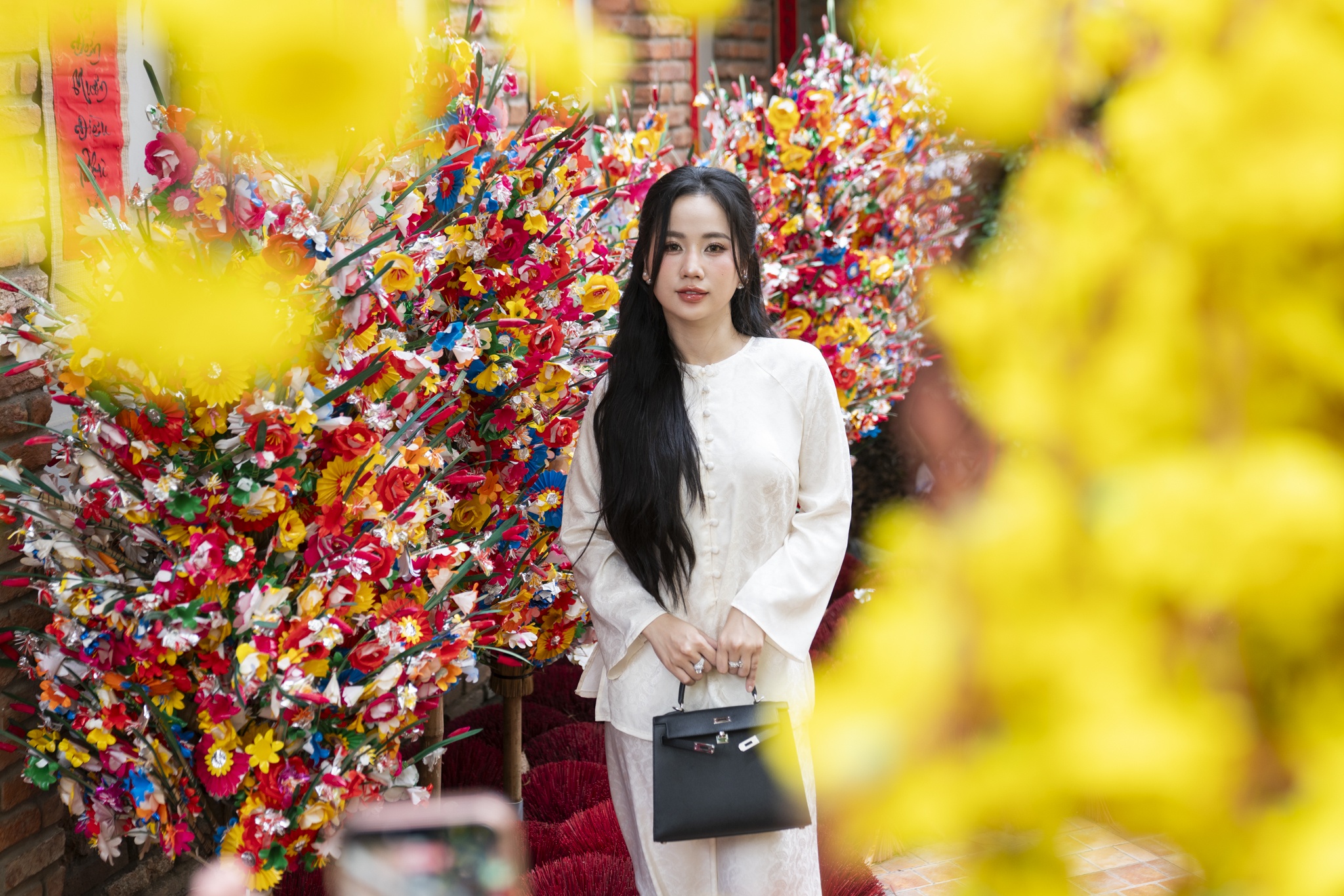 Thay 7 bo do chup anh Tet o quan ca phe hinh anh