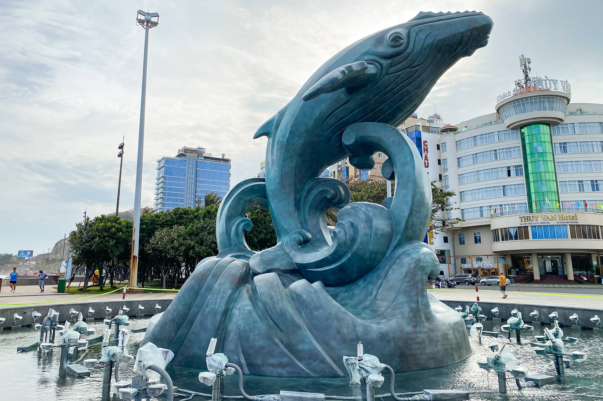 Nghe nhan ke 2,5 thang lam tuong ca Ong nang 40 tan o Vung Tau hinh anh