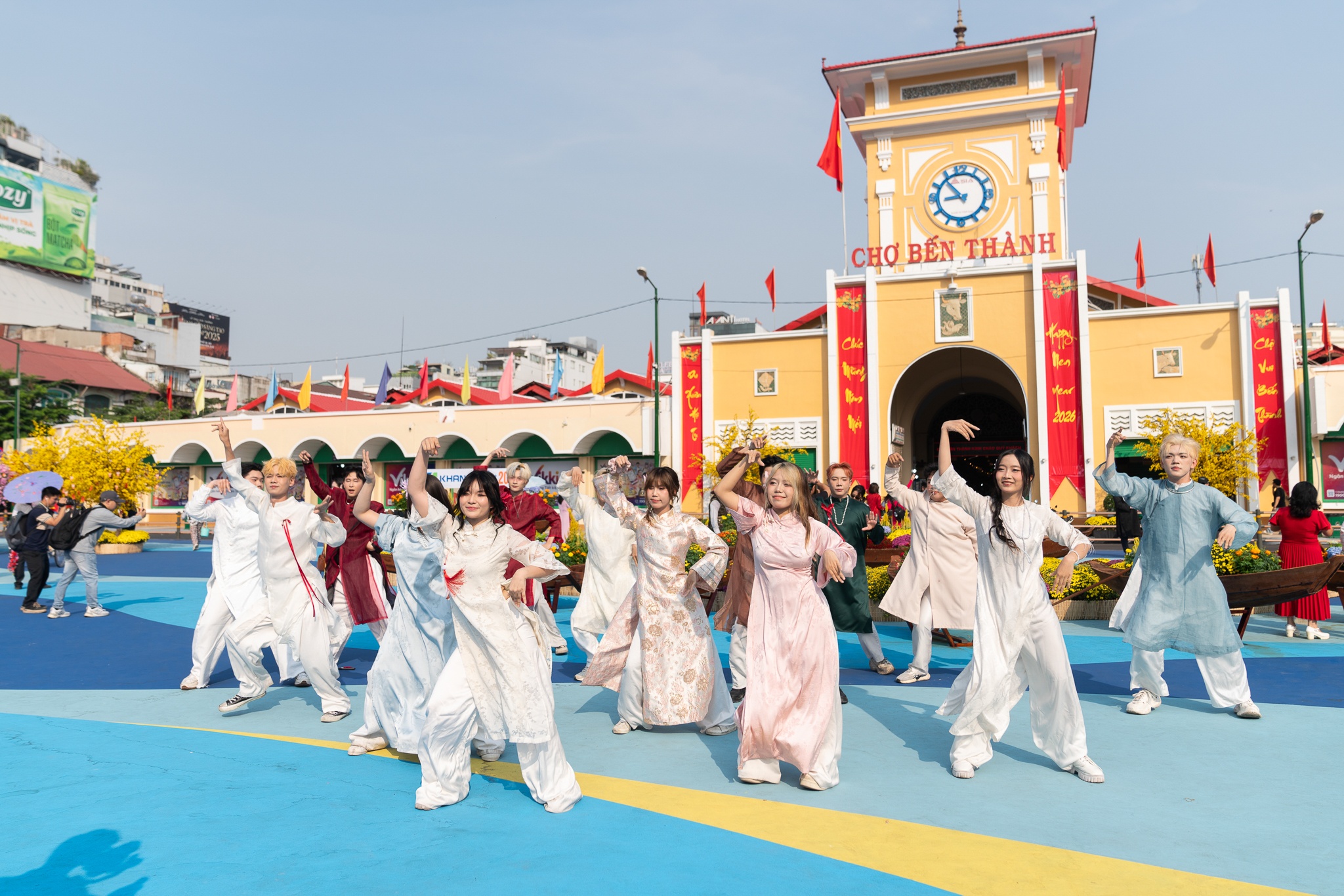 Thao hang rao khu vuc 'song nuoc' truoc cho Ben Thanh hinh anh