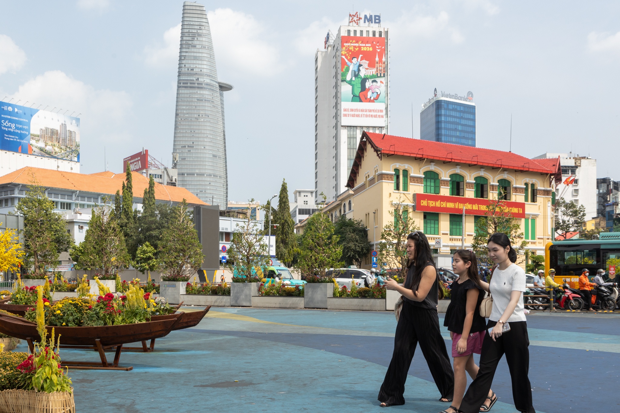 Hien trang khu vuc 'song nuoc' truoc cho Ben Thanh sau Tet hinh anh