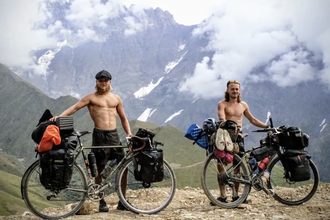 Chang trai dap xe 25.000 km tai hien hanh trinh cua bo sau 40 nam hinh anh