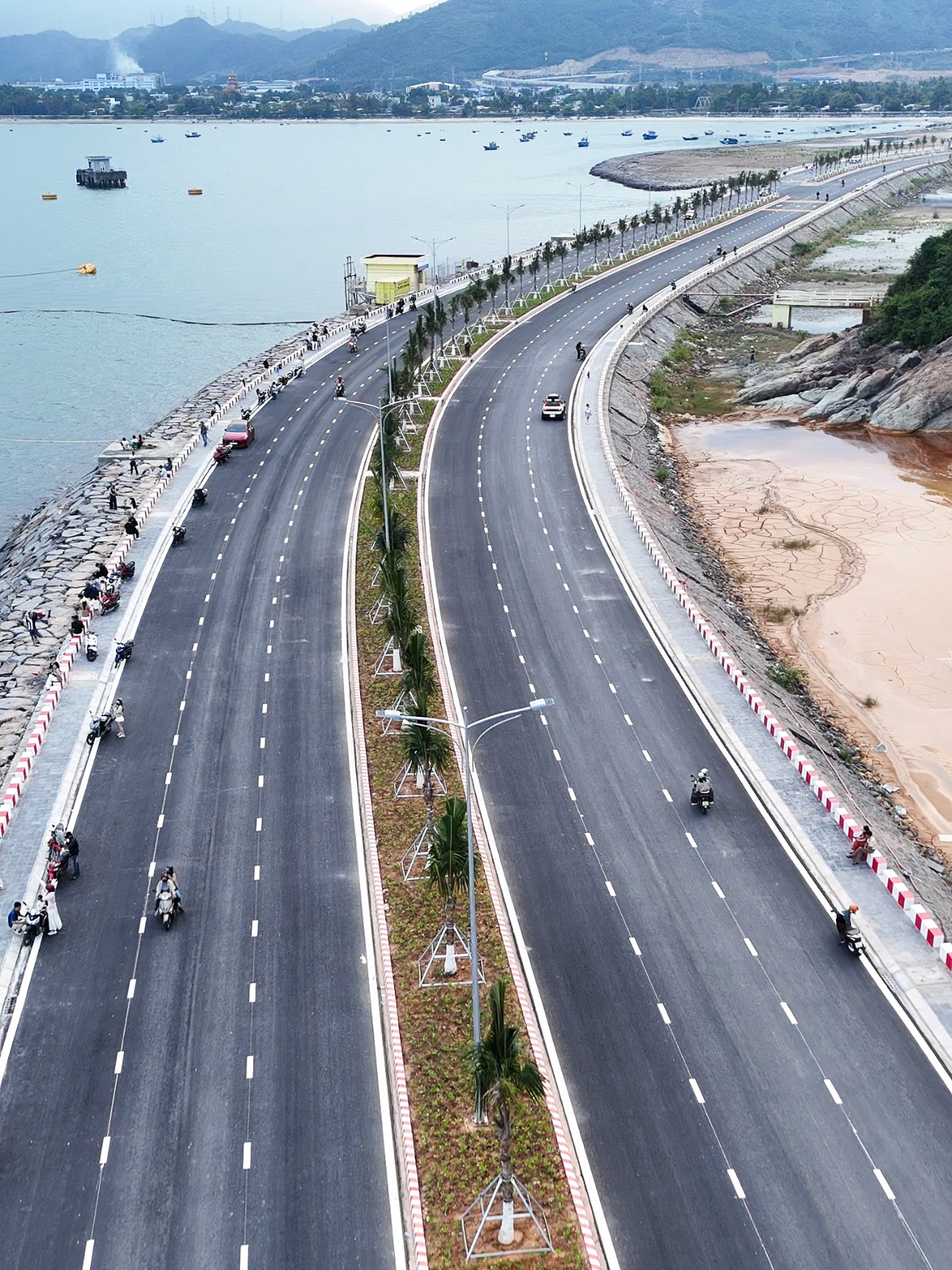 Cang Lien Chieu anh 2