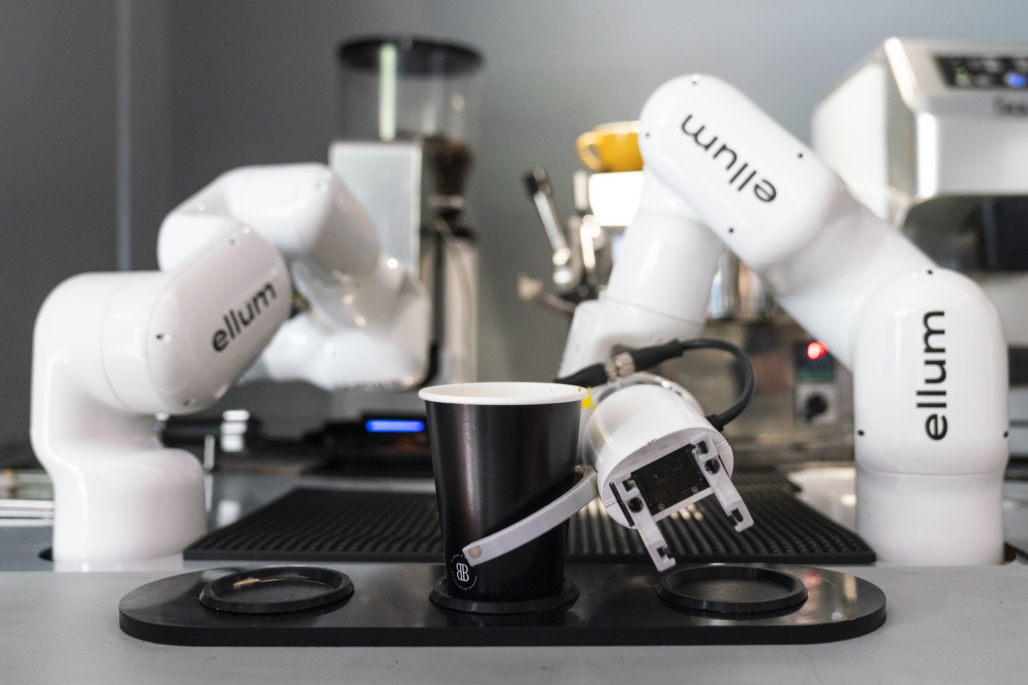 Robot pha cà phê ảnh 6 Robot pha ca phe anh 6