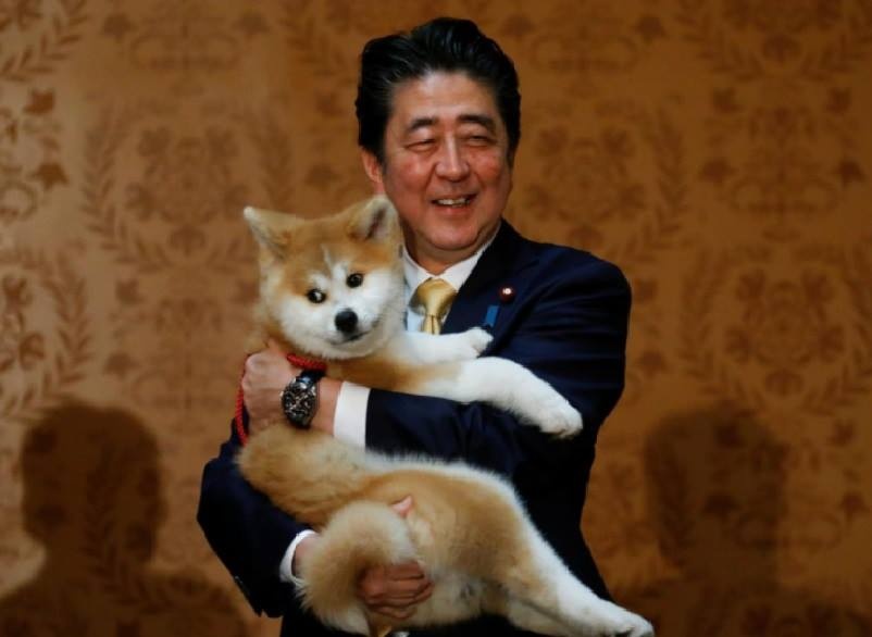 Thu tuong Nhat tang cho cung cho 'nu hoang truot bang Nga' hinh anh