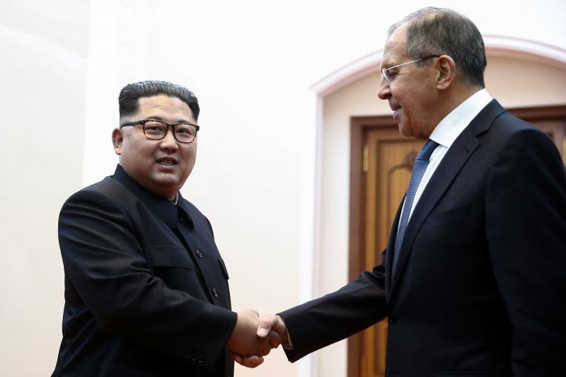 Ngoai truong Lavrov moi Kim Jong Un toi tham Nga hinh anh