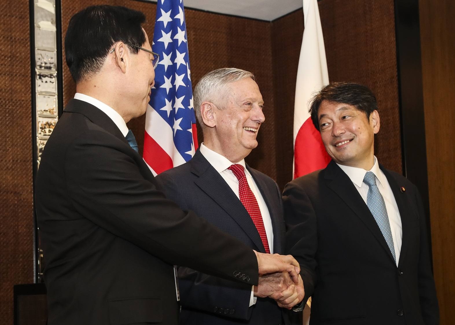 Nhat khong con dong dieu voi My, Han trong van de Trieu Tien hinh anh