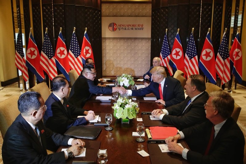 Trump Kim bat tay lich su anh 1