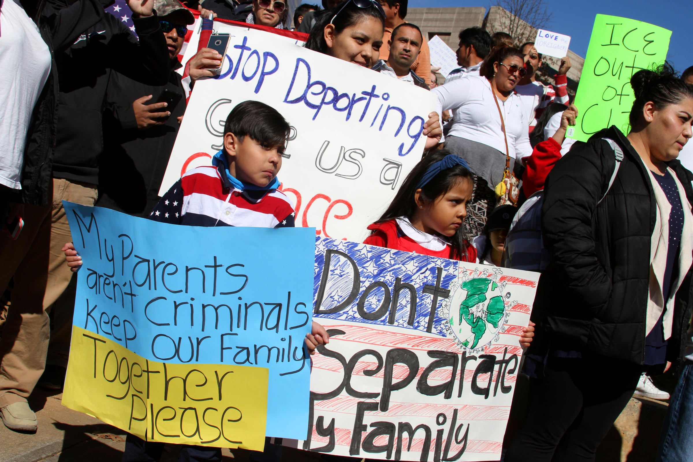 Nguoi My phan doi chinh sach chia cat nguoi nhap cu cua ong Trump hinh anh