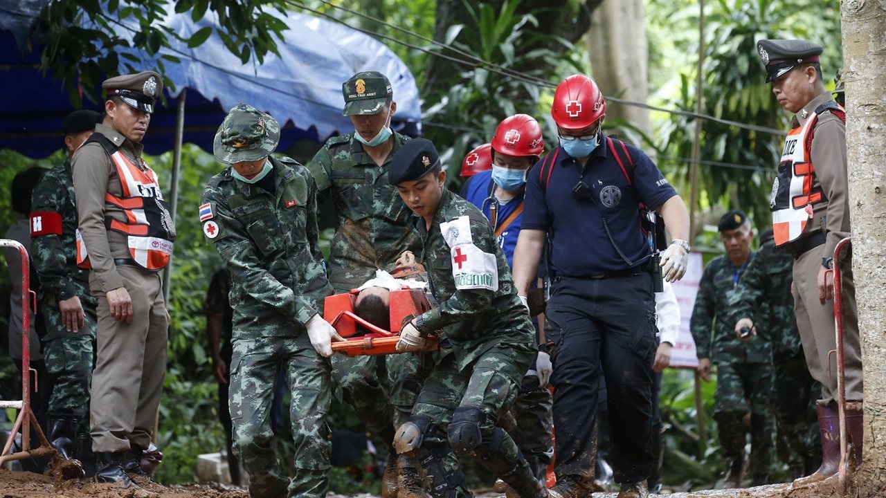 giai cuu doi bong Thai anh 13