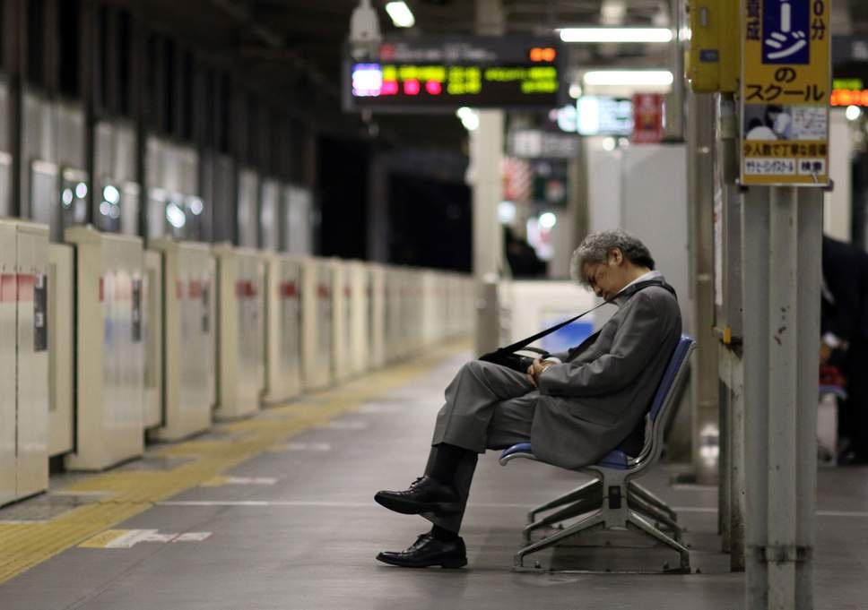 Quoc hoi Nhat Ban tuyen chien voi nan lam viec toi chet hinh anh