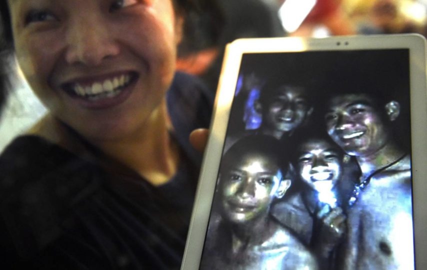 Phu huynh Thai hoi hop mong den ngay doan tu hinh anh