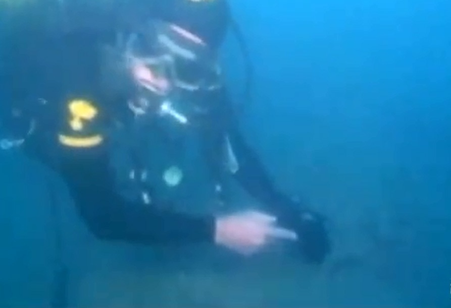 Thuc an con nguyen sau 2.000 nam trong tau dam hinh anh