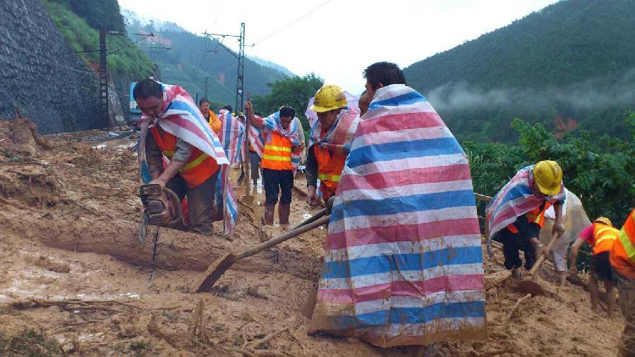 Bao, lu cuop hon 50 sinh mang o Trung Quoc hinh anh