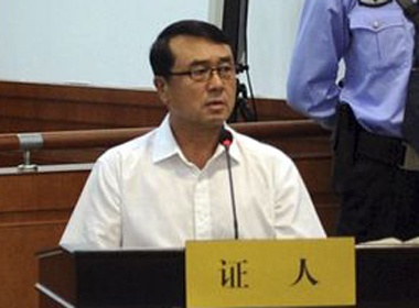 Vuong Lap Quan 'dot quy truoc khi ra toa' hinh anh