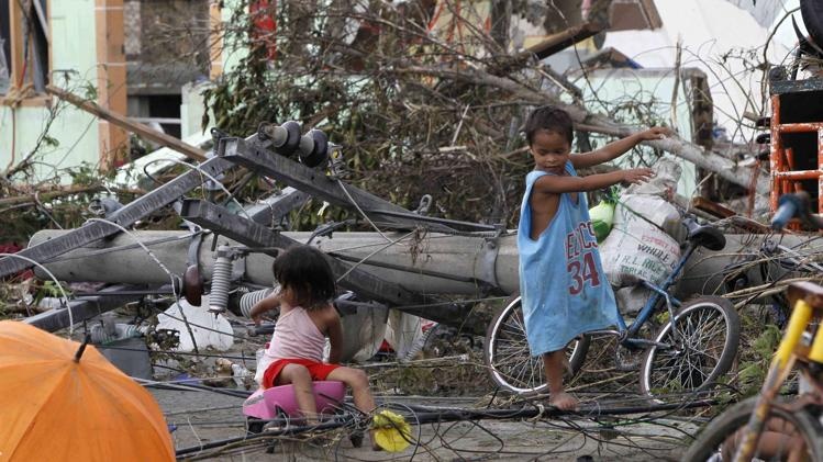 Tong thong Philippines toi thanh pho tan hoang vi bao hinh anh