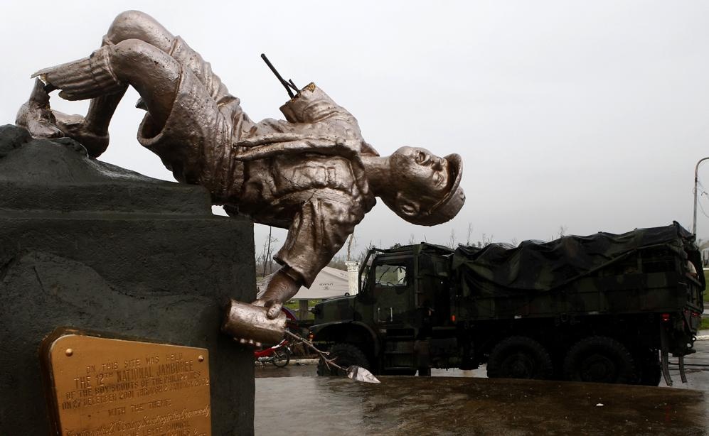 So nguoi chet vi bao tai Philippines tang len hon 5.000 hinh anh