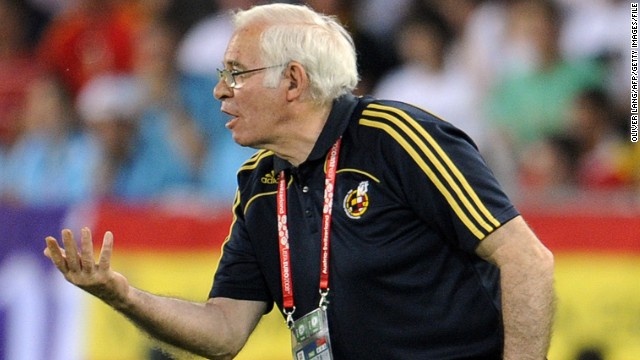 HLV huyen thoai Aragones va di san tiki-taka hinh anh