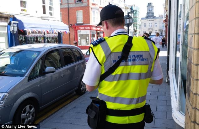 Canh sat bi quan thuc tai gia vi quay roi phu nu hinh anh