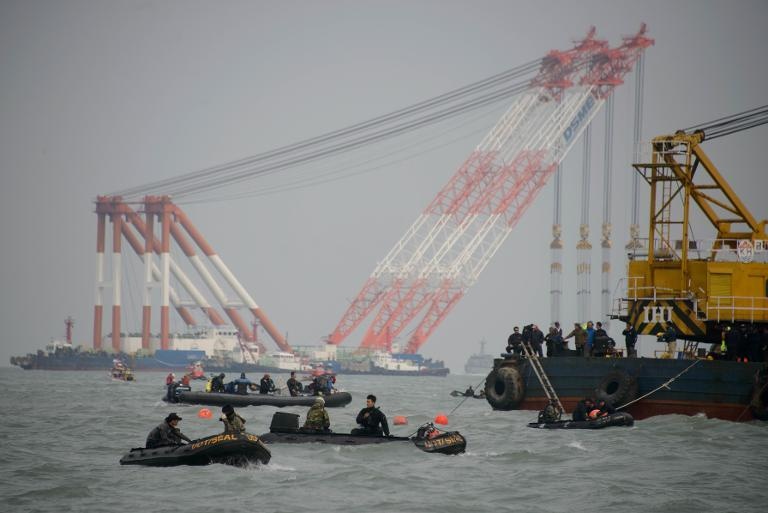 Han Quoc treo thuong 500.000 USD de bat chu tau Sewol hinh anh