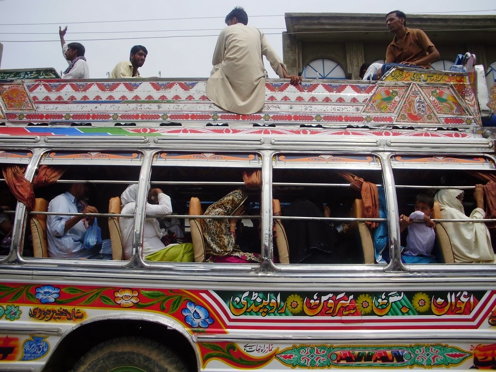 Tai nan xe khach tai Pakistan, 16 nguoi chet hinh anh