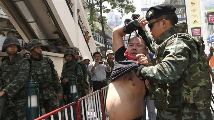 Quan doi Thai se cam quyen trong 15 thang hinh anh