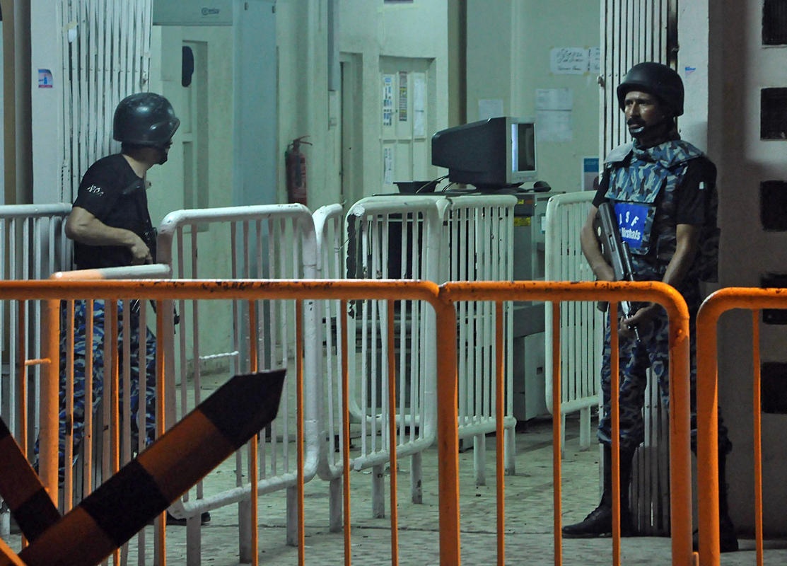 Phien quan tan cong san bay o Pakistan, 21 nguoi chet hinh anh