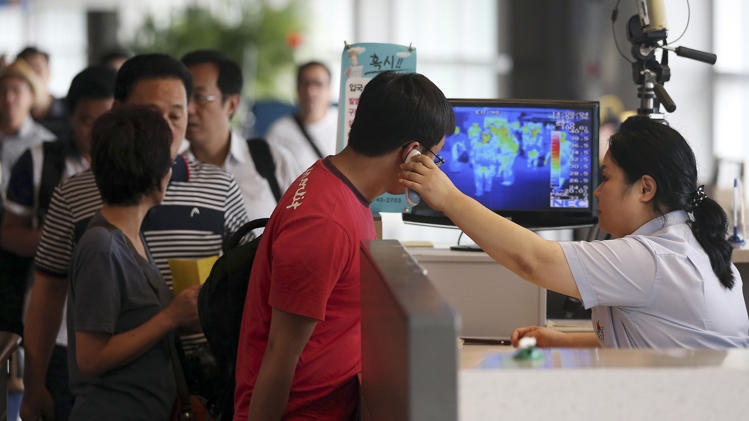 The gioi thap thom vi sot xuat huyet Ebola hinh anh