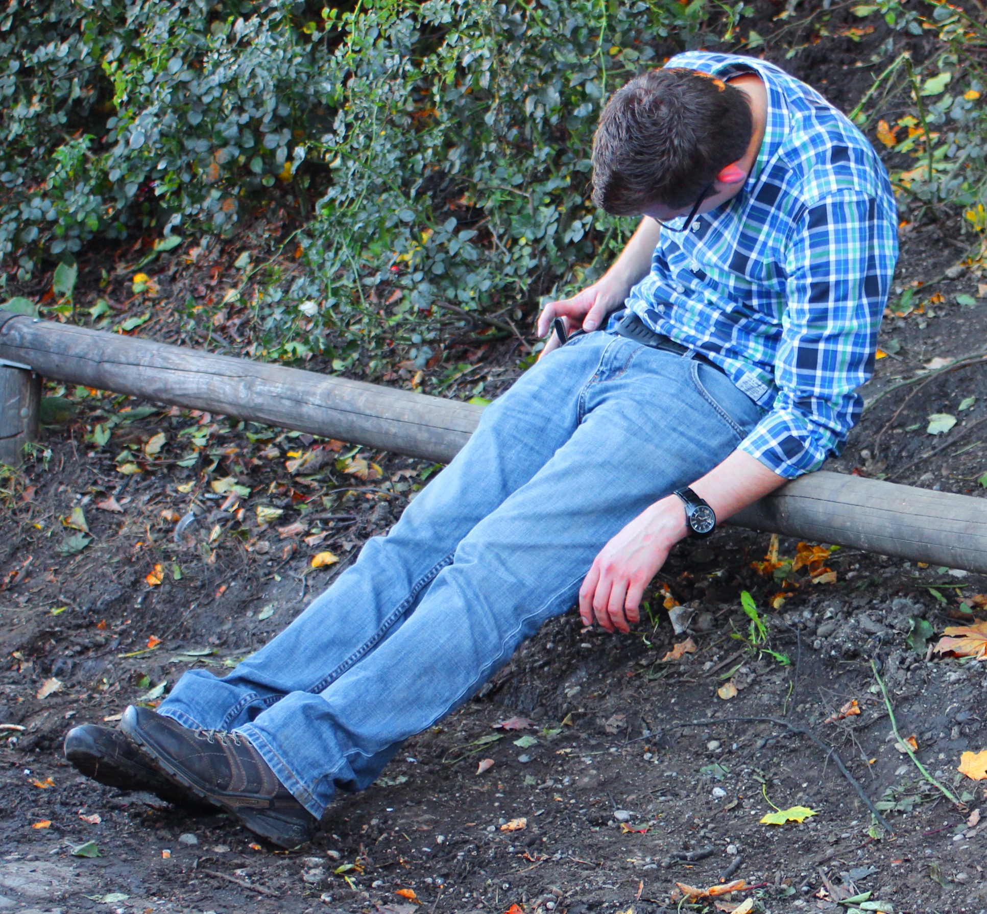 Khi bom nhau go nham nha hang xom hinh anh