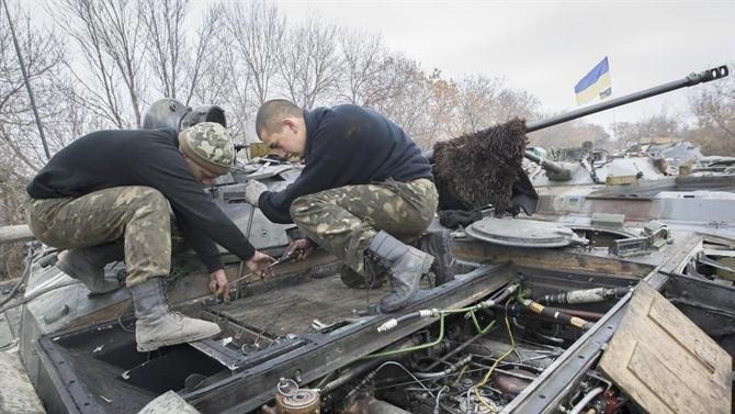 Nguoi Viet trong vung chien su 'diem danh' hang ngay hinh anh