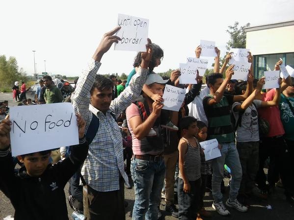 Nguoi ti nan tuyet thuc de doi mo cua bien gioi hinh anh