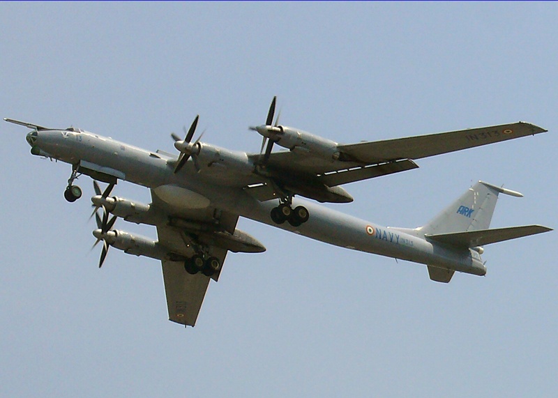 Phi co My, Han chan may bay Nga gan ban dao Trieu Tien hinh anh