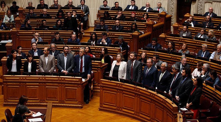 Noi cac Bo Dao Nha sup do sau khi nam quyen 2 tuan hinh anh