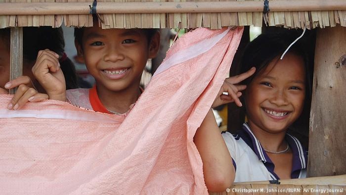 Rất có thể những đứa con của Hải Thạch sẽ phải tới thành phố để tìm việc