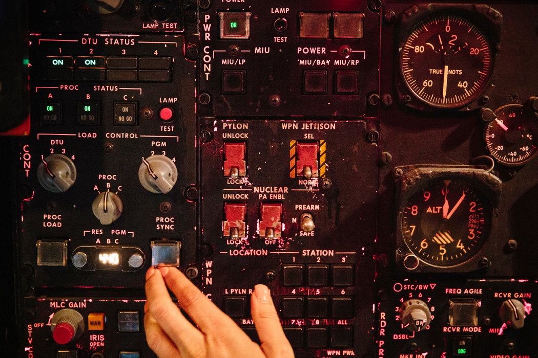 Hệ thống điều khiển trong buồng lái của B-52.