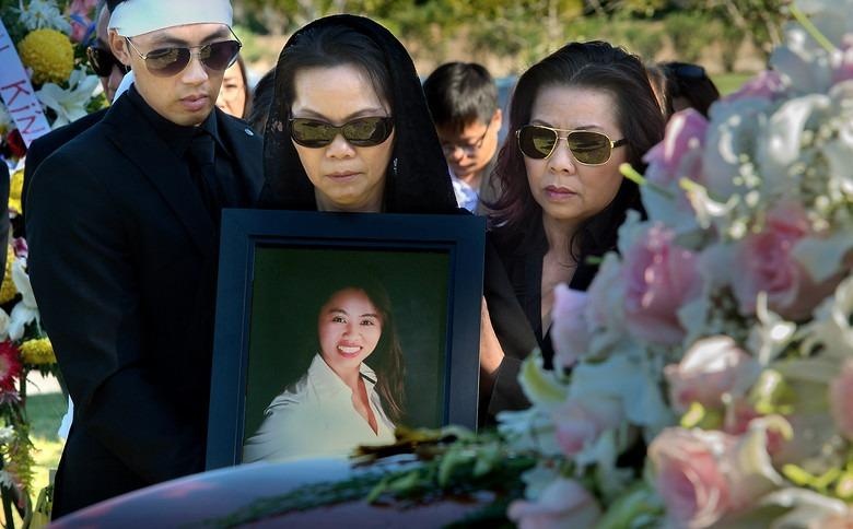 Hang tram nguoi du tang le nan nhan goc Viet bi xa sung o My hinh anh