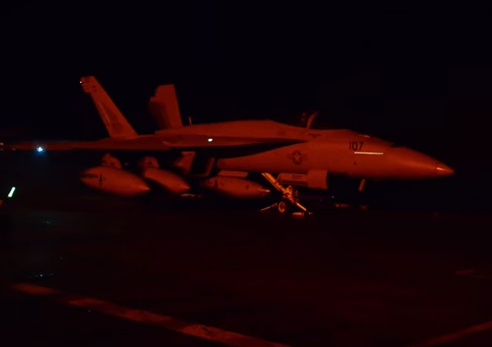 My tiep tuc chien dich doi bom vao cac muc tieu IS hinh anh