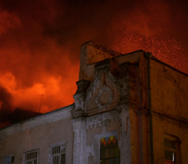 Chay nha may o Nga, 12 nguoi chet hinh anh