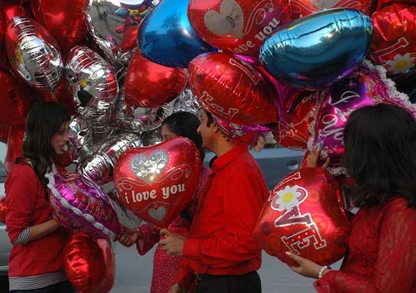 Pakistan keu goi nguoi dan tay chay ngay Valentine hinh anh