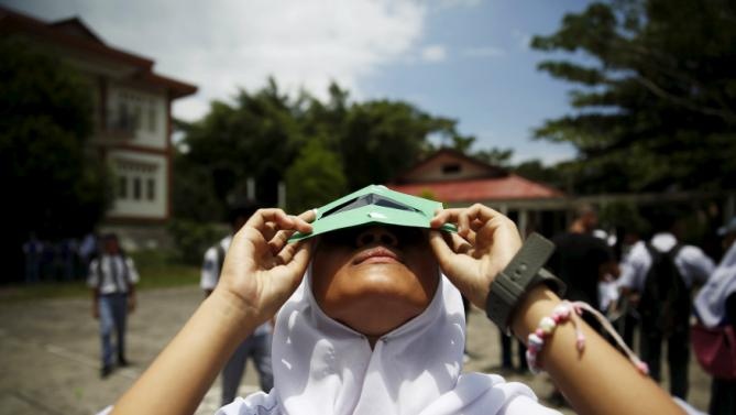 Dan Indonesia vui mung va lo lang truoc nhat thuc toan phan hinh anh