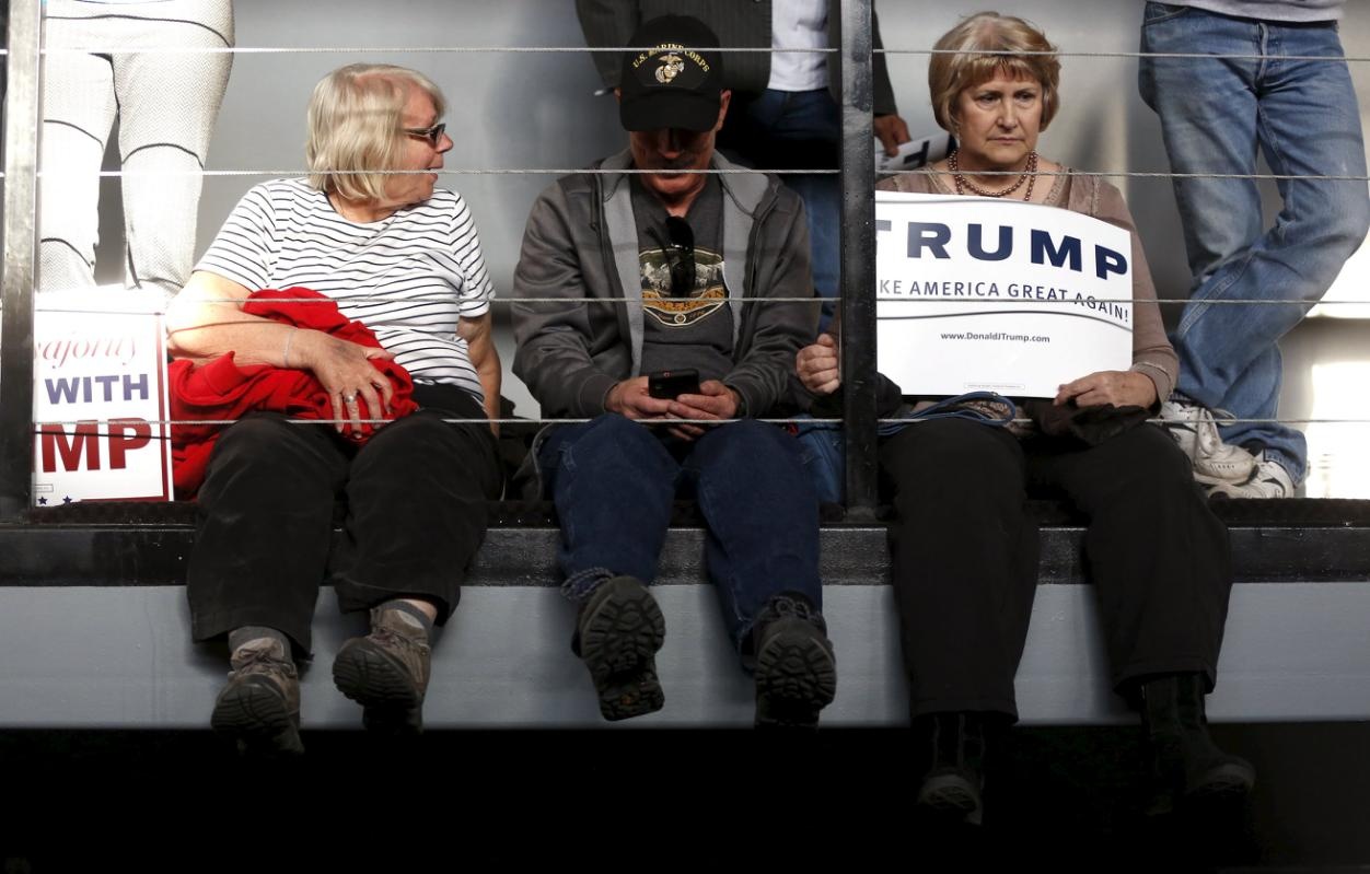 Donald Trump,  Hillary Clinton tiep tuc thang anh 1